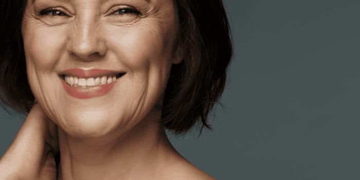 Mulher de meia idade renovação facial